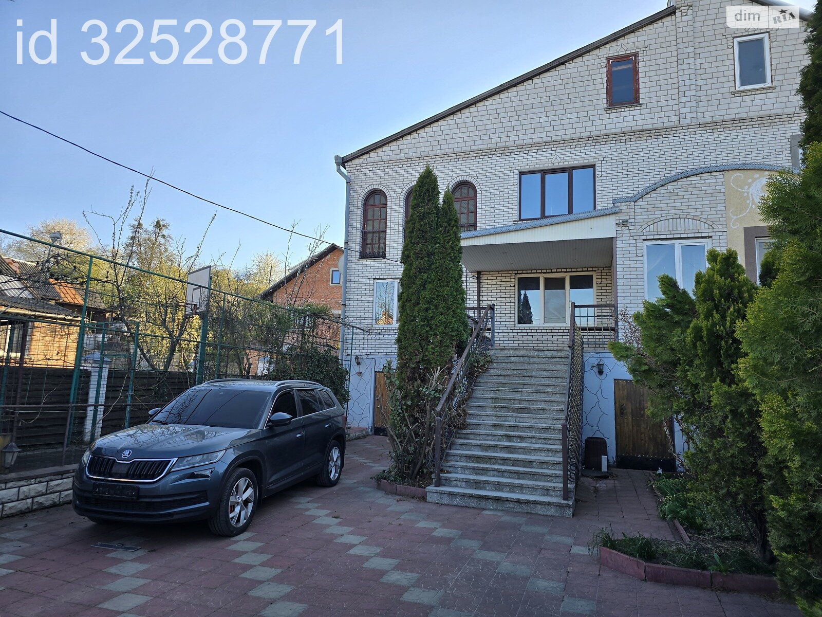 двухэтажный дом с верандой, 230 кв. м, кирпич. Сдается помесячно в Виннице, в районе Старый город фото 1 двухэтажный дом с верандой, 230 кв. м, кирпич. Сдается помесячно в Виннице, в районе Старый город фото 1