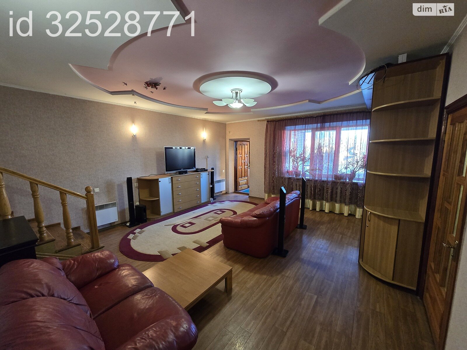 двухэтажный дом с верандой, 230 кв. м, кирпич. Сдается помесячно в Виннице, в районе Старый город фото 1 двухэтажный дом с верандой, 230 кв. м, кирпич. Сдается помесячно в Виннице, в районе Старый город фото 1