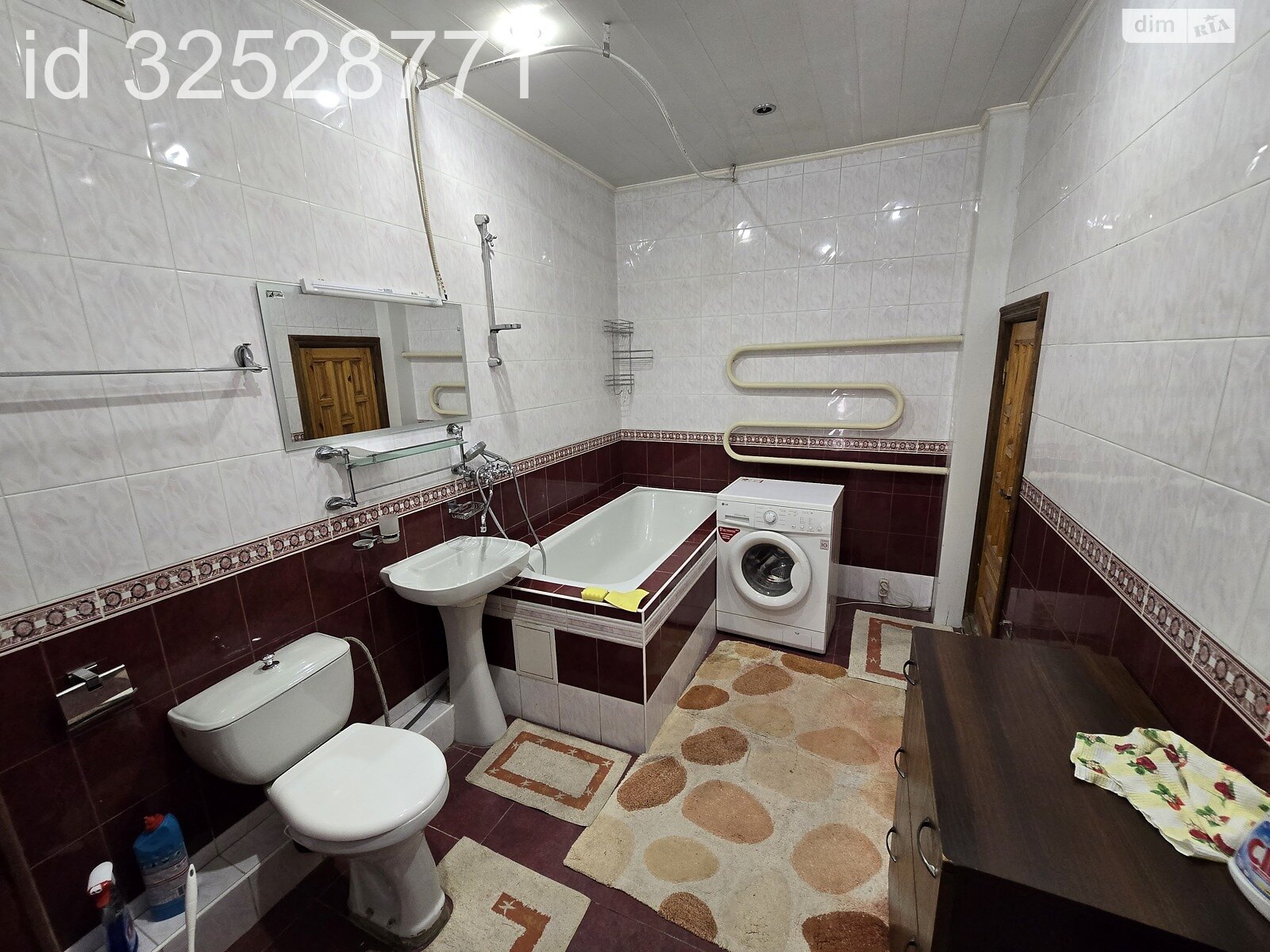 двухэтажный дом с верандой, 230 кв. м, кирпич. Сдается помесячно в Виннице, в районе Старый город фото 1 двухэтажный дом с верандой, 230 кв. м, кирпич. Сдается помесячно в Виннице, в районе Старый город фото 1