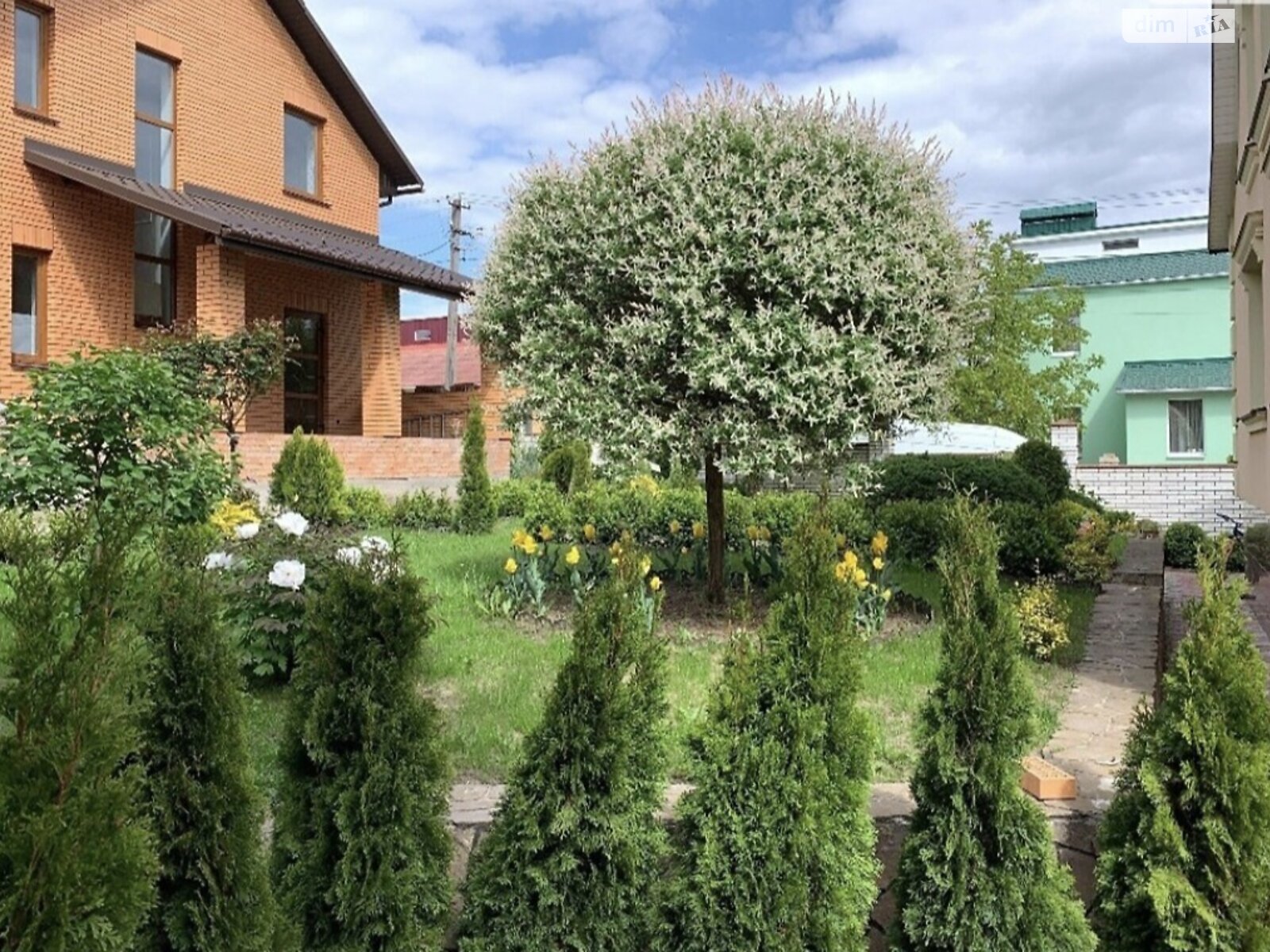 двухэтажный дом беседка, 280 кв. м, кирпич. Сдается помесячно в Виннице, в районе Старый город фото 1 двухэтажный дом беседка, 280 кв. м, кирпич. Сдается помесячно в Виннице, в районе Старый город фото 1