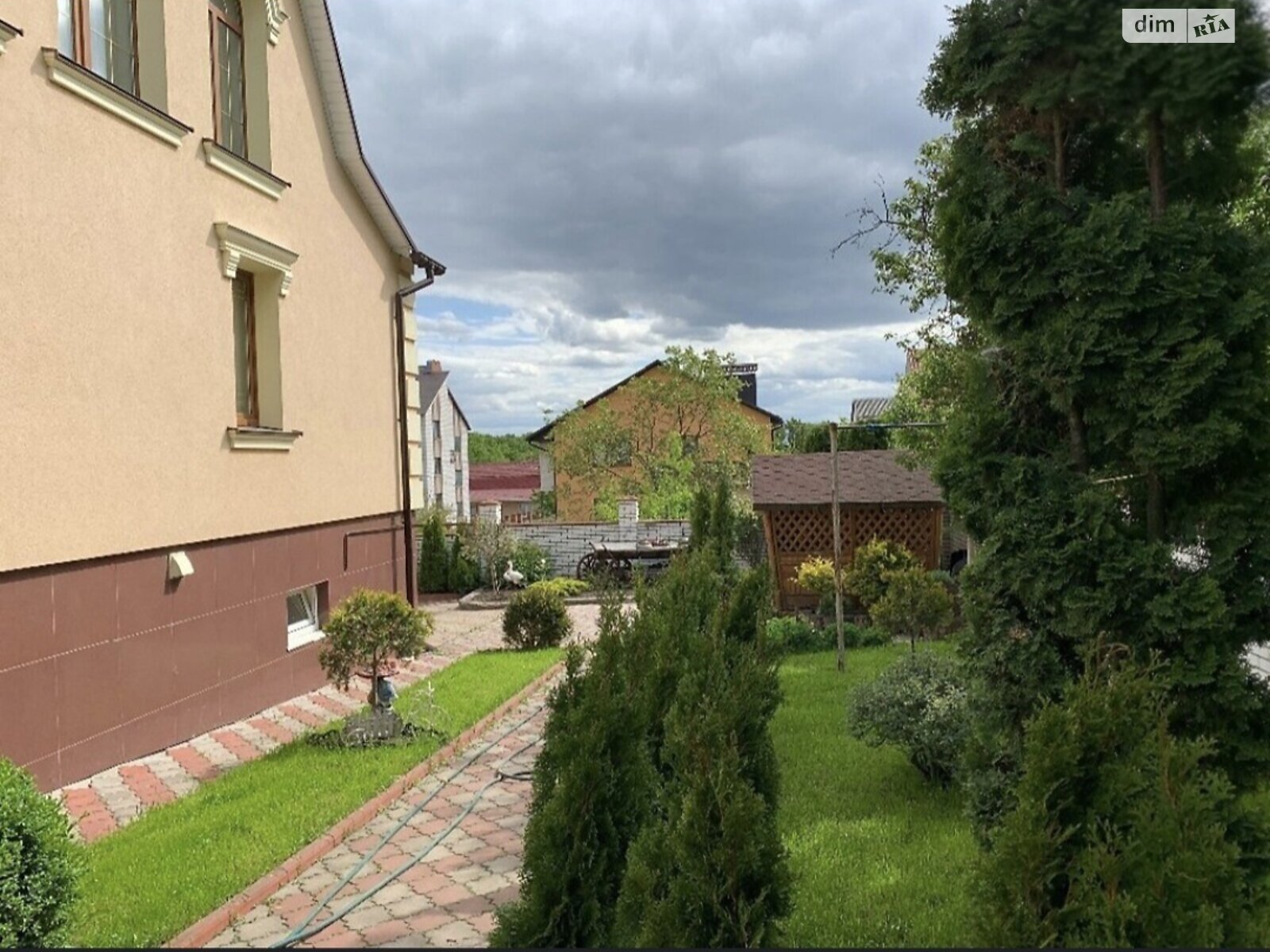 двухэтажный дом беседка, 280 кв. м, кирпич. Сдается помесячно в Виннице, в районе Старый город фото 1 двухэтажный дом беседка, 280 кв. м, кирпич. Сдается помесячно в Виннице, в районе Старый город фото 1