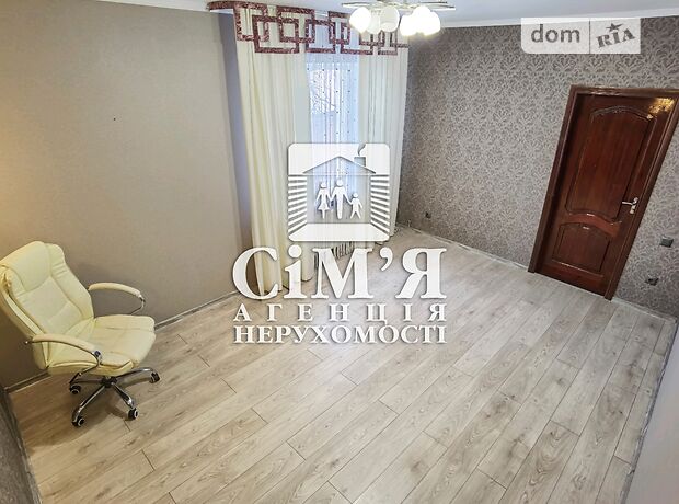 двоповерховий будинок з балконом, 160 кв. м, цегла. Здається помісячно в Вінниці, в районі Старе місто фото 1 двопроверховий будинок з балконом, 160 кв. м, цегла. Здається помісячно в Вінниці, в районі Старе місто фото 1