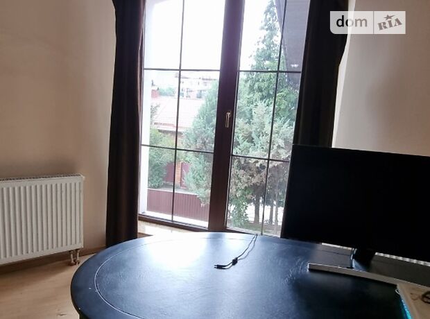 двухэтажный дом с камином, 300 кв. м, кирпич. Сдается помесячно в Виннице, в районе Центр фото 1 двухэтажный дом с камином, 300 кв. м, кирпич. Сдается помесячно в Виннице, в районе Центр фото 1