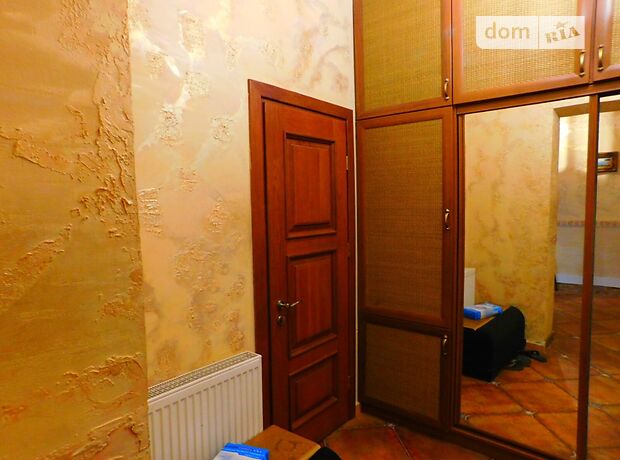 двухэтажный дом с балконом, 350 кв. м, кирпич. Сдается помесячно в Виннице, в районе Центр фото 1 двухэтажный дом с балконом, 350 кв. м, кирпич. Сдается помесячно в Виннице, в районе Центр фото 1
