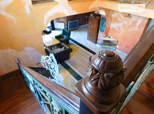 двухэтажный дом с балконом, 350 кв. м, кирпич. Сдается помесячно в Виннице, в районе Центр фото 1 двухэтажный дом с балконом, 350 кв. м, кирпич. Сдается помесячно в Виннице, в районе Центр фото 1