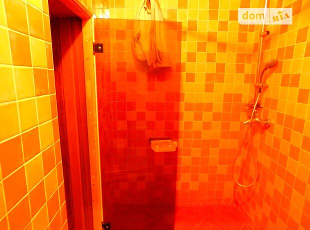 двухэтажный дом с балконом, 350 кв. м, кирпич. Сдается помесячно в Виннице, в районе Центр фото 1 двухэтажный дом с балконом, 350 кв. м, кирпич. Сдается помесячно в Виннице, в районе Центр фото 1