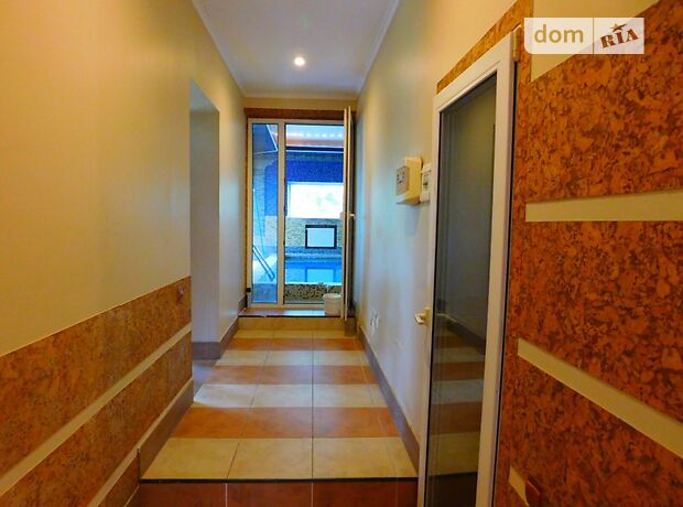 двухэтажный дом с балконом, 350 кв. м, кирпич. Сдается помесячно в Виннице, в районе Центр фото 1 двухэтажный дом с балконом, 350 кв. м, кирпич. Сдается помесячно в Виннице, в районе Центр фото 1