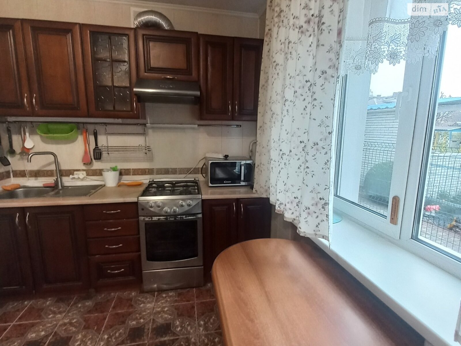 одноэтажный дом с верандой, 90 кв. м, кирпич. Сдается помесячно в Виннице, в районе Центр фото 1 одноэтажный дом с верандой, 90 кв. м, кирпич. Сдается помесячно в Виннице, в районе Центр фото 1