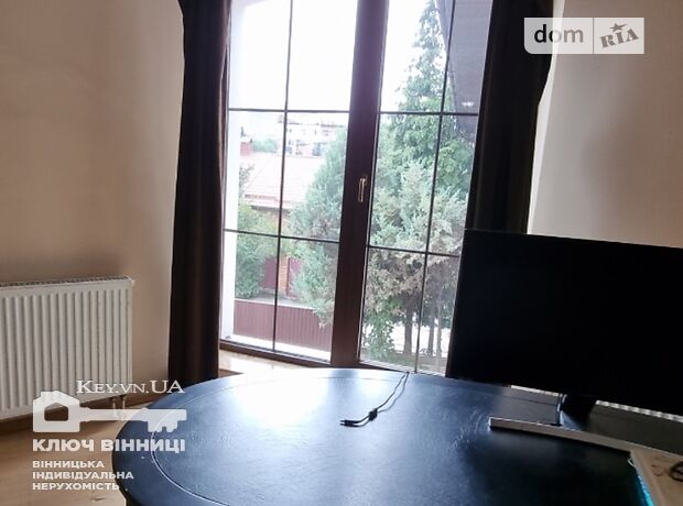 двухэтажный дом с камином, 300 кв. м, кирпич. Сдается помесячно в Виннице, в районе Центр фото 1 двухэтажный дом с камином, 300 кв. м, кирпич. Сдается помесячно в Виннице, в районе Центр фото 1