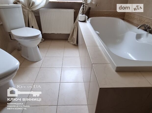 двухэтажный дом с камином, 300 кв. м, кирпич. Сдается помесячно в Виннице, в районе Центр фото 1 двухэтажный дом с камином, 300 кв. м, кирпич. Сдается помесячно в Виннице, в районе Центр фото 1