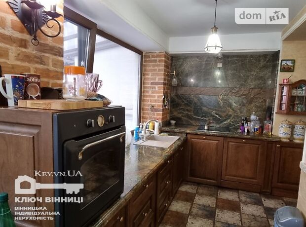 двухэтажный дом с камином, 300 кв. м, кирпич. Сдается помесячно в Виннице, в районе Центр фото 1 двухэтажный дом с камином, 300 кв. м, кирпич. Сдается помесячно в Виннице, в районе Центр фото 1