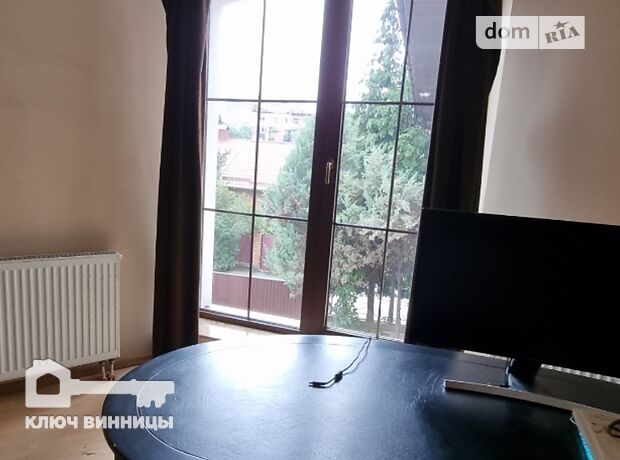 двухэтажный дом с камином, 300 кв. м, кирпич. Сдается помесячно в Виннице, в районе Центр фото 1 двухэтажный дом с камином, 300 кв. м, кирпич. Сдается помесячно в Виннице, в районе Центр фото 1