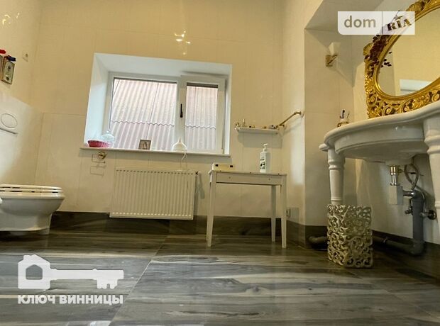 двухэтажный дом с камином, 300 кв. м, кирпич. Сдается помесячно в Виннице, в районе Центр фото 1 двухэтажный дом с камином, 300 кв. м, кирпич. Сдается помесячно в Виннице, в районе Центр фото 1