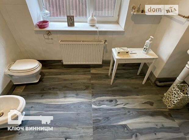 двухэтажный дом с камином, 300 кв. м, кирпич. Сдается помесячно в Виннице, в районе Центр фото 1 двухэтажный дом с камином, 300 кв. м, кирпич. Сдается помесячно в Виннице, в районе Центр фото 1