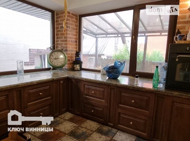 двухэтажный дом с камином, 300 кв. м, кирпич. Сдается помесячно в Виннице, в районе Центр фото 1 двухэтажный дом с камином, 300 кв. м, кирпич. Сдается помесячно в Виннице, в районе Центр фото 1