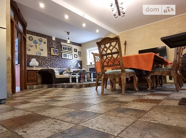 двухэтажный дом с камином, 300 кв. м, кирпич. Сдается помесячно в Виннице, в районе Центр фото 1 двухэтажный дом с камином, 300 кв. м, кирпич. Сдается помесячно в Виннице, в районе Центр фото 1