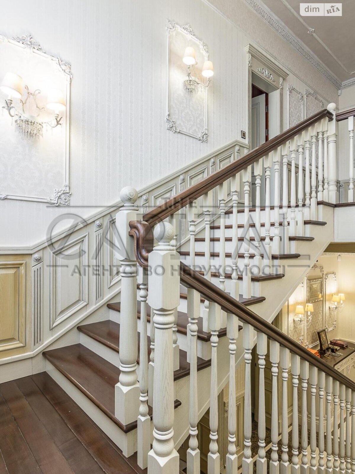 двухэтажный дом с верандой, 380 кв. м, кирпич. Сдается помесячно в Вишенки фото 1 двухэтажный дом с верандой, 380 кв. м, кирпич. Сдается помесячно в Вишенки фото 1