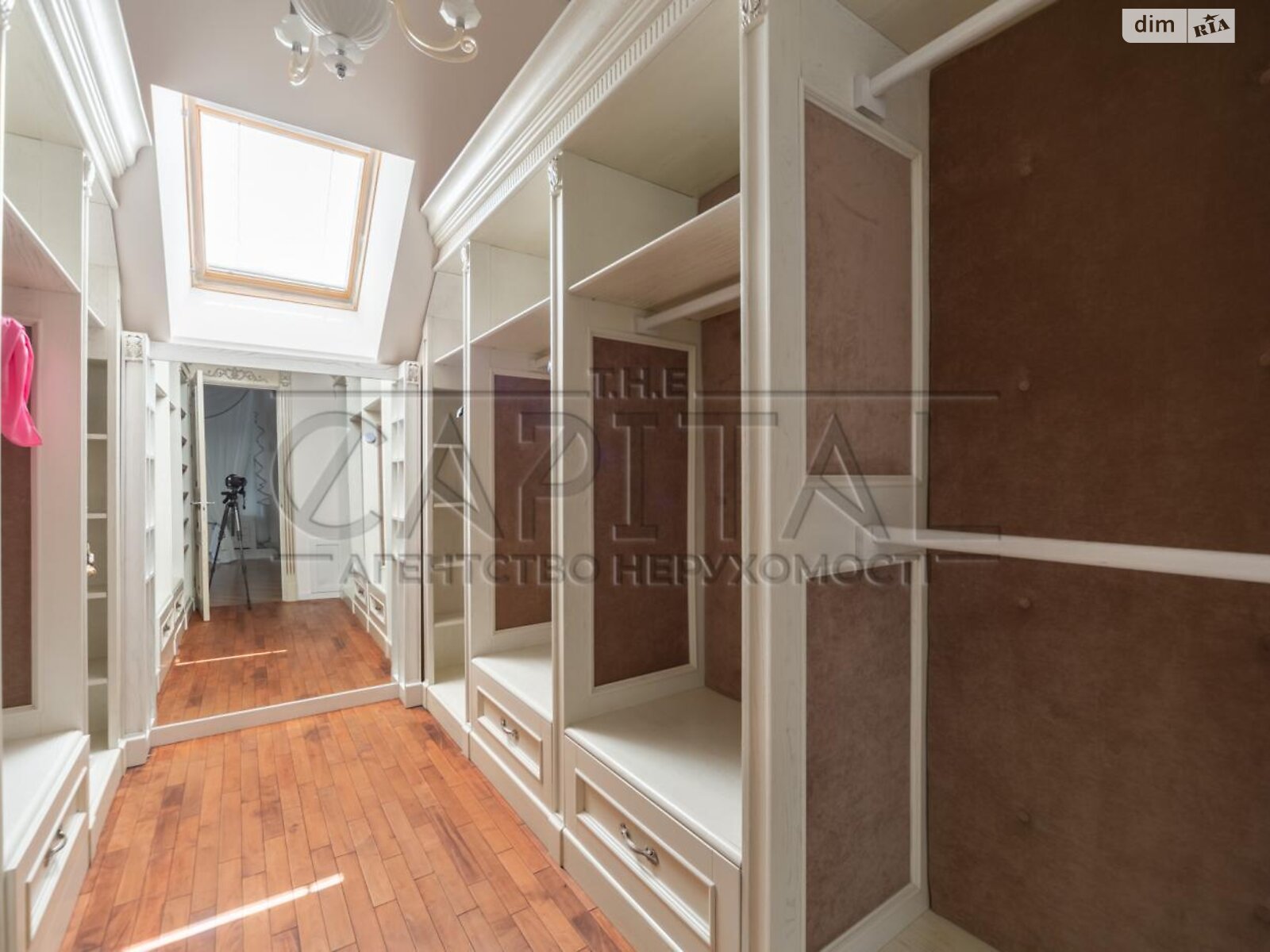 двухэтажный дом с верандой, 380 кв. м, кирпич. Сдается помесячно в Вишенки фото 1 двухэтажный дом с верандой, 380 кв. м, кирпич. Сдается помесячно в Вишенки фото 1