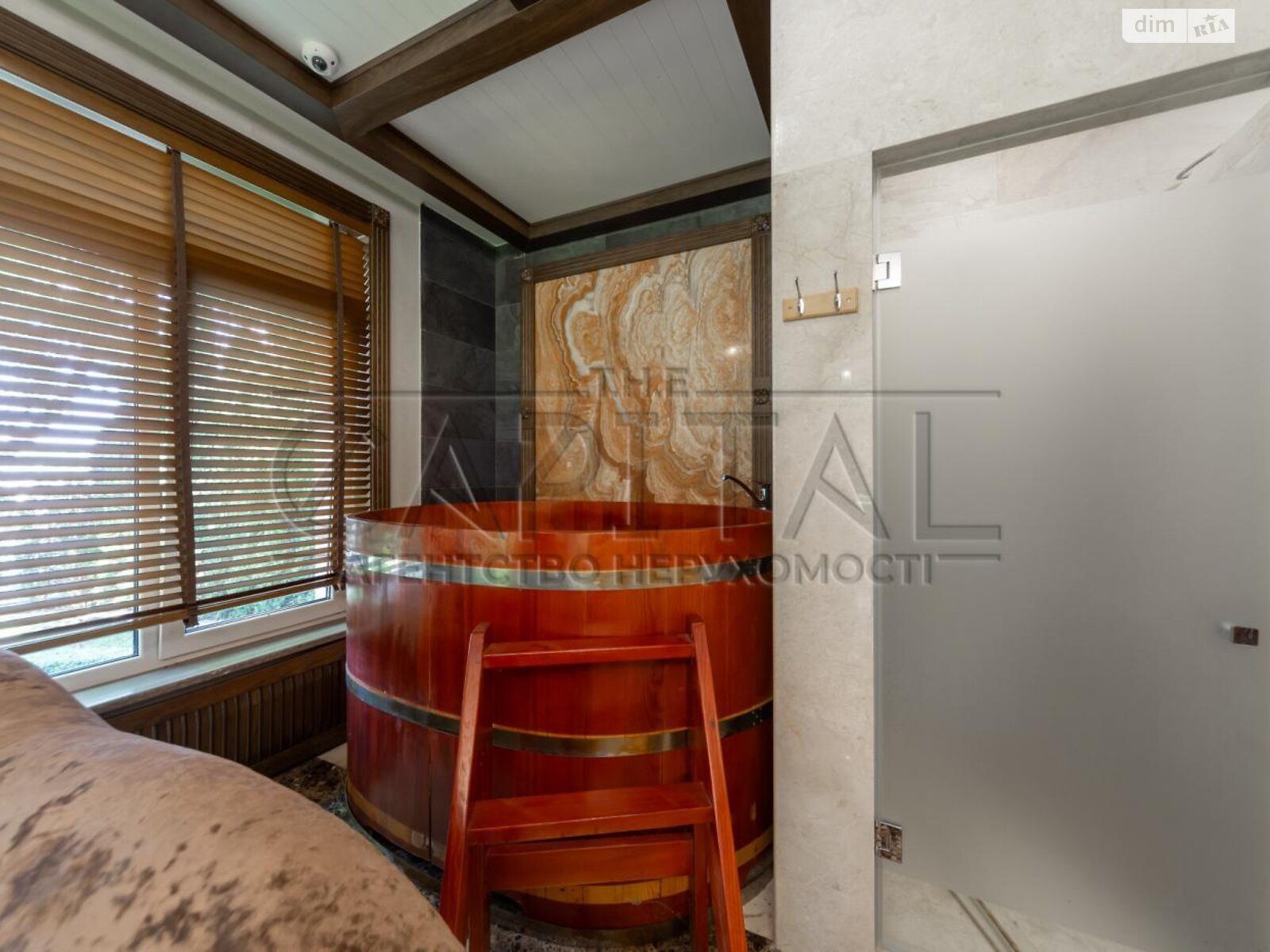 двухэтажный дом с верандой, 380 кв. м, кирпич. Сдается помесячно в Вишенки фото 1 двухэтажный дом с верандой, 380 кв. м, кирпич. Сдается помесячно в Вишенки фото 1