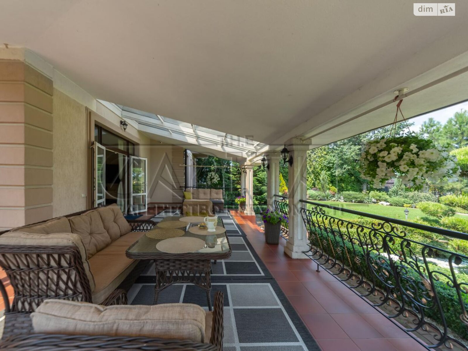 двухэтажный дом с верандой, 380 кв. м, кирпич. Сдается помесячно в Вишенки фото 1 двухэтажный дом с верандой, 380 кв. м, кирпич. Сдается помесячно в Вишенки фото 1