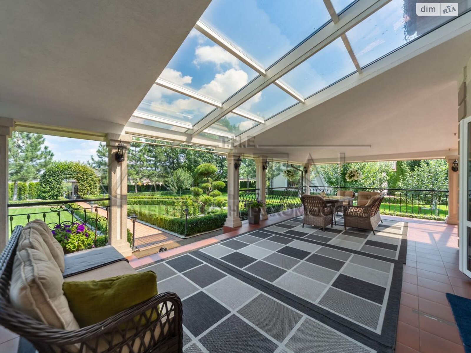 двухэтажный дом с верандой, 380 кв. м, кирпич. Сдается помесячно в Вишенки фото 1 двухэтажный дом с верандой, 380 кв. м, кирпич. Сдается помесячно в Вишенки фото 1