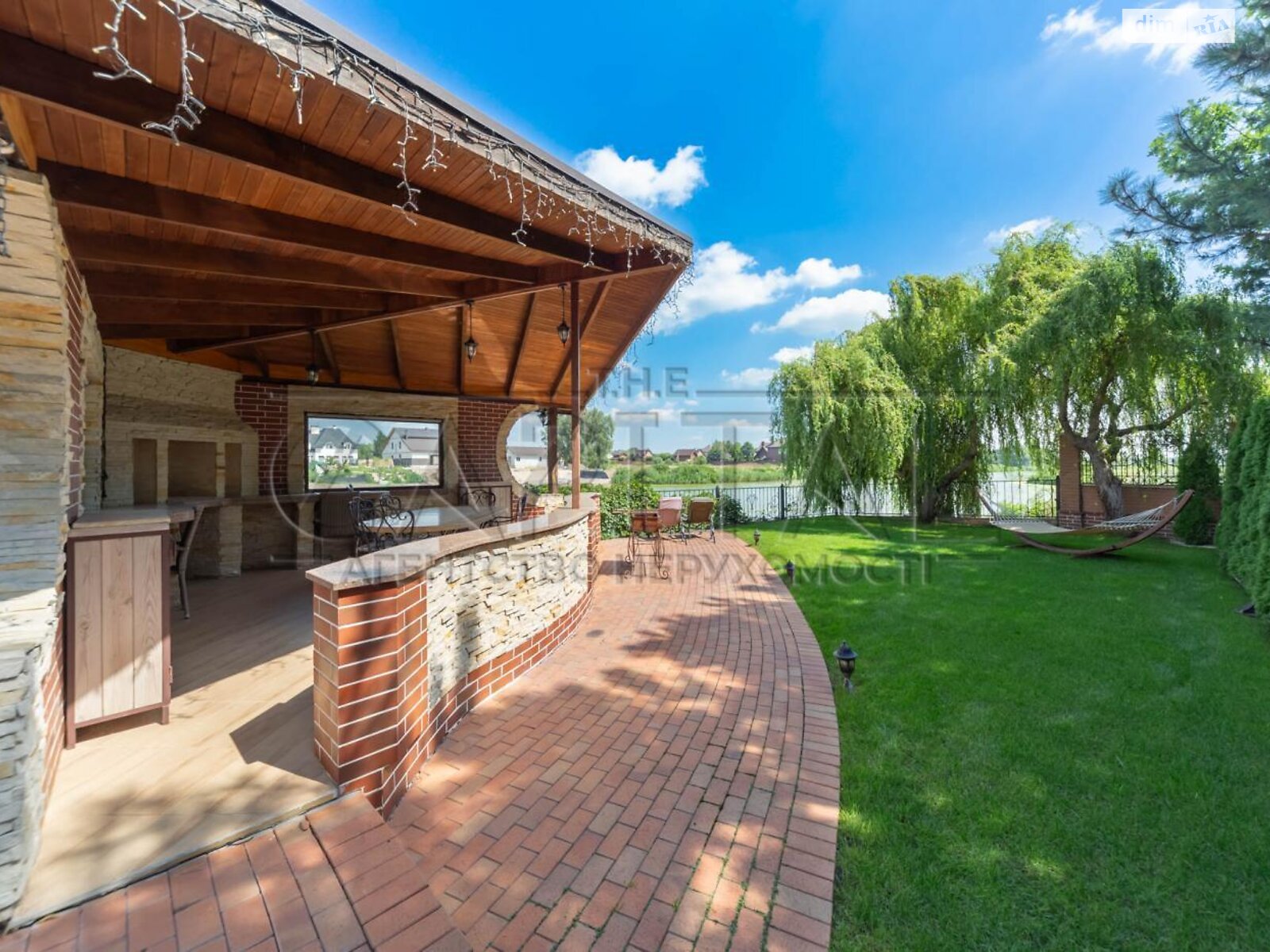 двухэтажный дом с верандой, 380 кв. м, кирпич. Сдается помесячно в Вишенки фото 1 двухэтажный дом с верандой, 380 кв. м, кирпич. Сдается помесячно в Вишенки фото 1