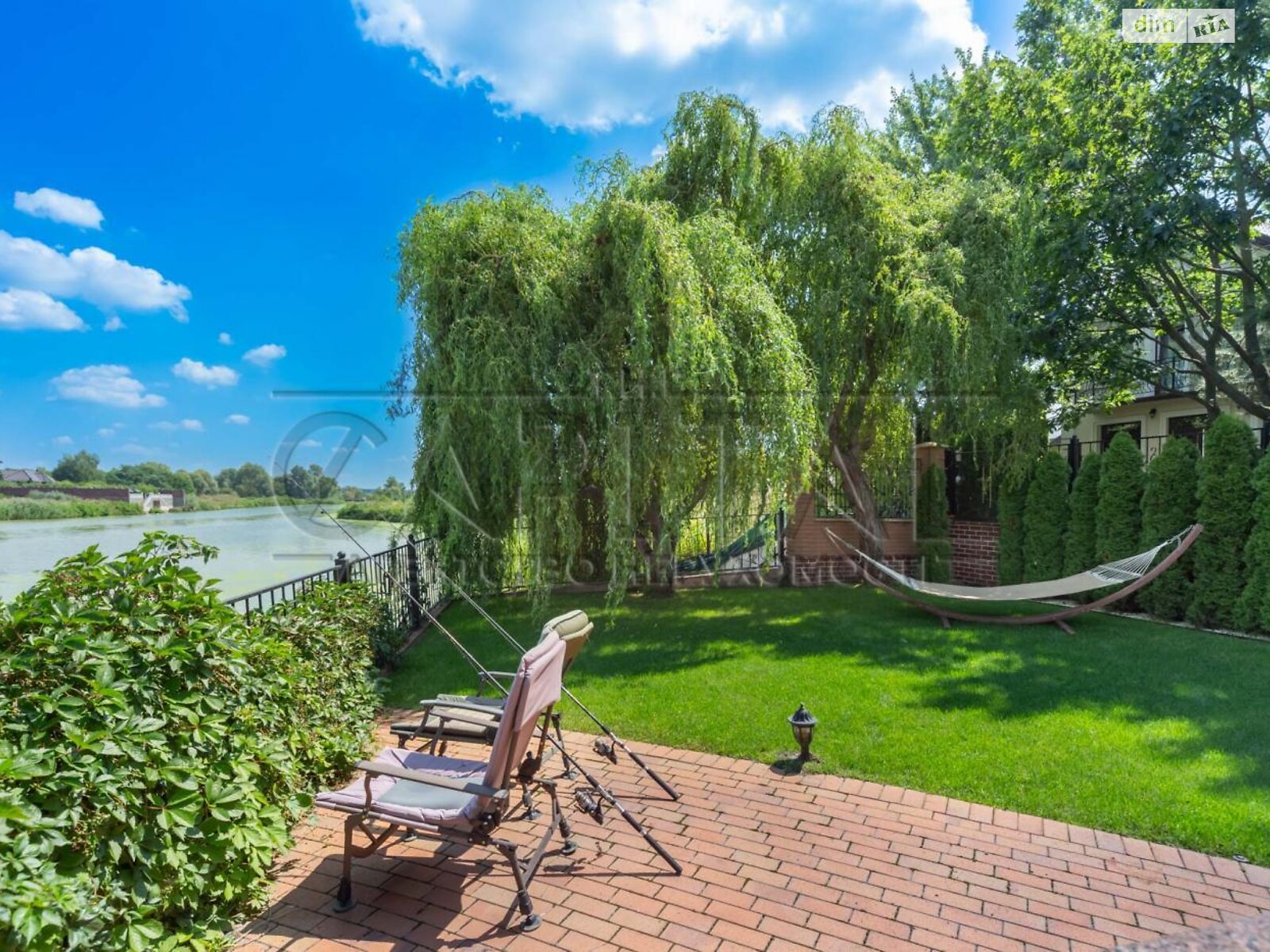 двухэтажный дом с верандой, 380 кв. м, кирпич. Сдается помесячно в Вишенки фото 1 двухэтажный дом с верандой, 380 кв. м, кирпич. Сдается помесячно в Вишенки фото 1