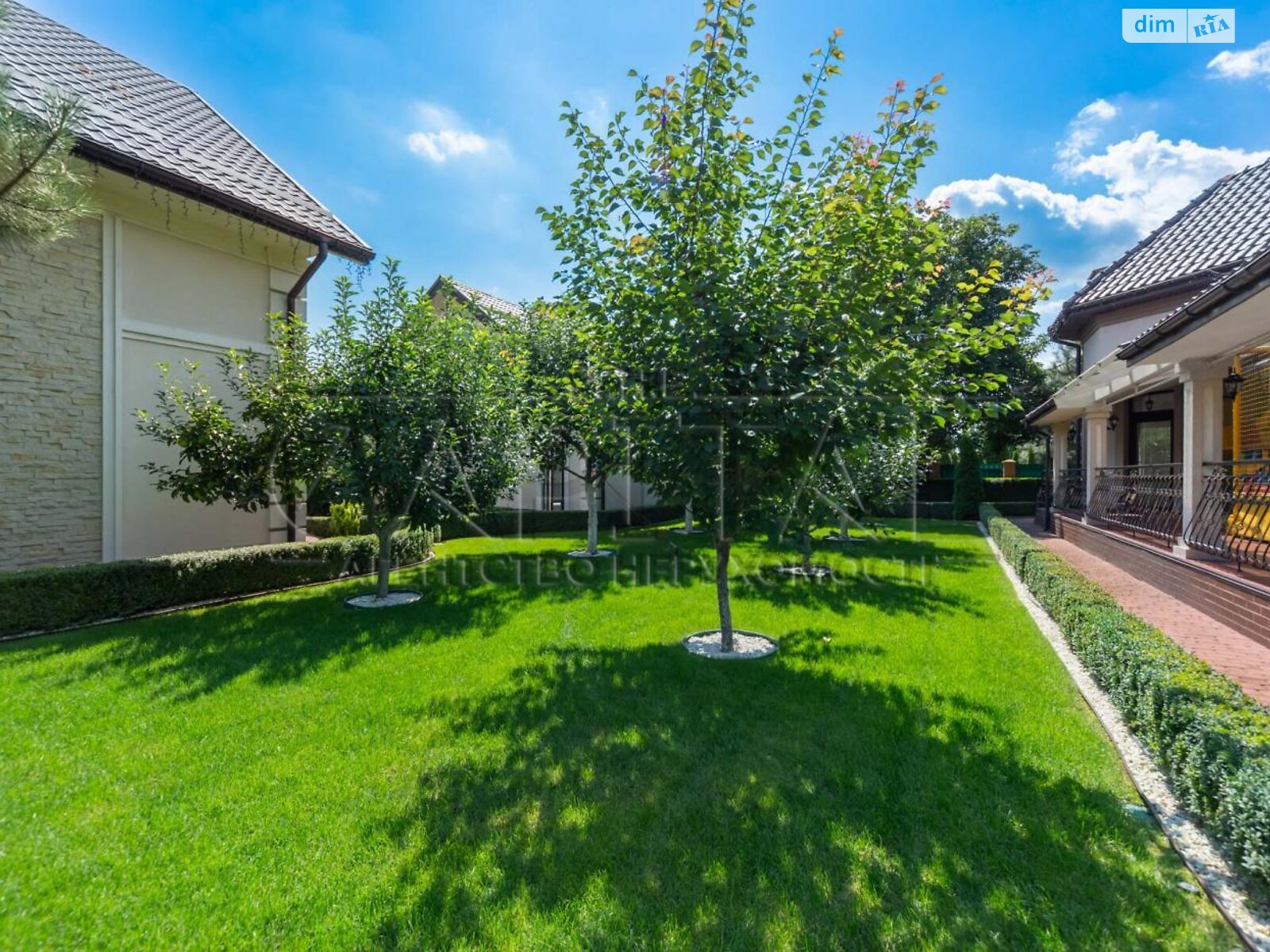 двухэтажный дом с верандой, 380 кв. м, кирпич. Сдается помесячно в Вишенки фото 1 двухэтажный дом с верандой, 380 кв. м, кирпич. Сдается помесячно в Вишенки фото 1