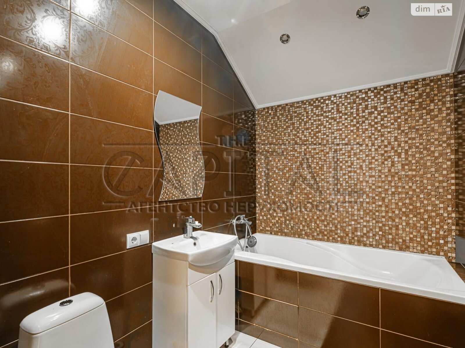 двухэтажный дом с верандой, 160 кв. м, кирпич. Сдается помесячно в Вите-Почтовой фото 1