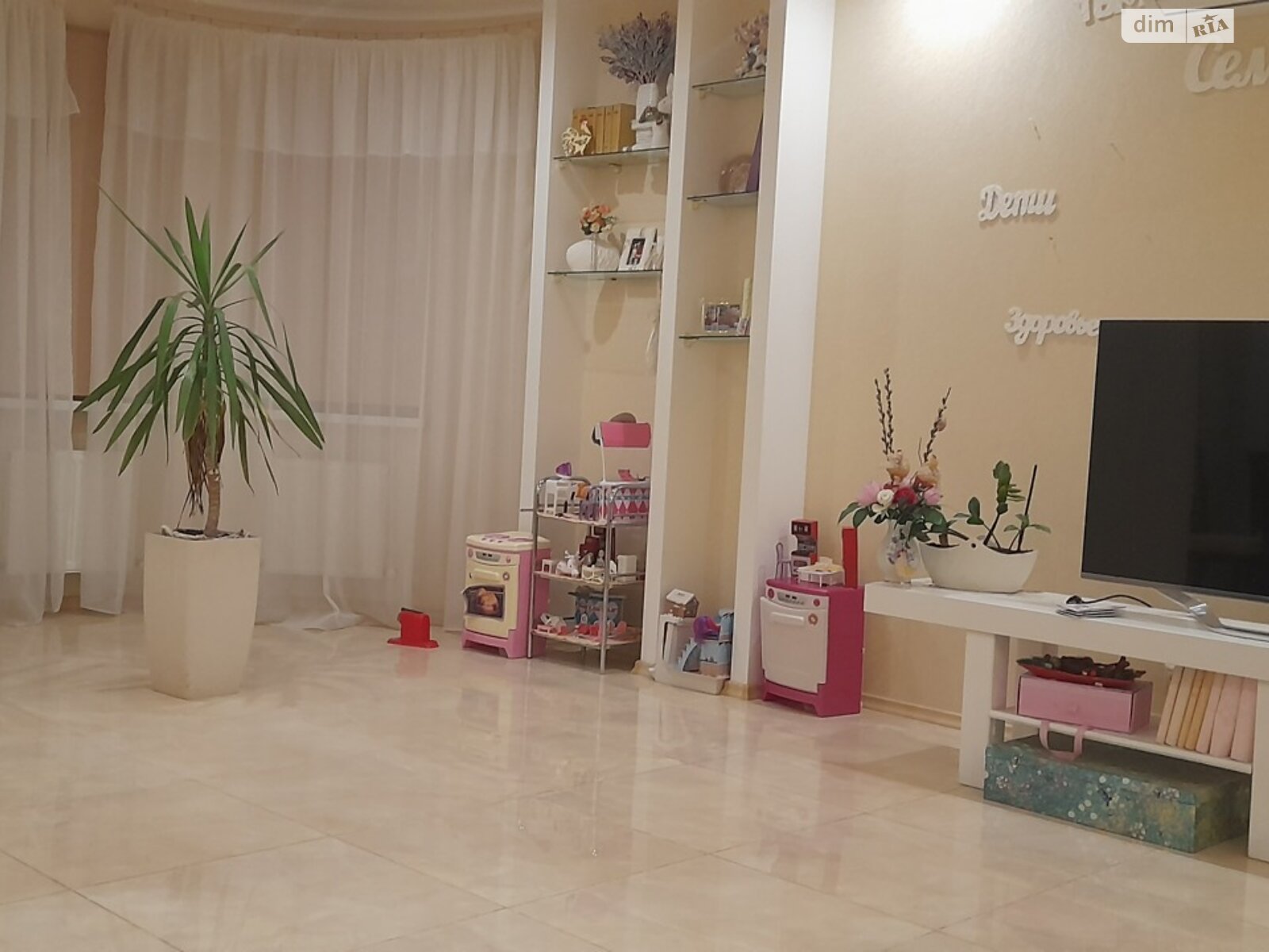 двухэтажный дом с верандой, 360 кв. м, кирпич. Сдается помесячно в Вольном фото 1 двухэтажный дом с верандой, 360 кв. м, кирпич. Сдается помесячно в Вольном фото 1