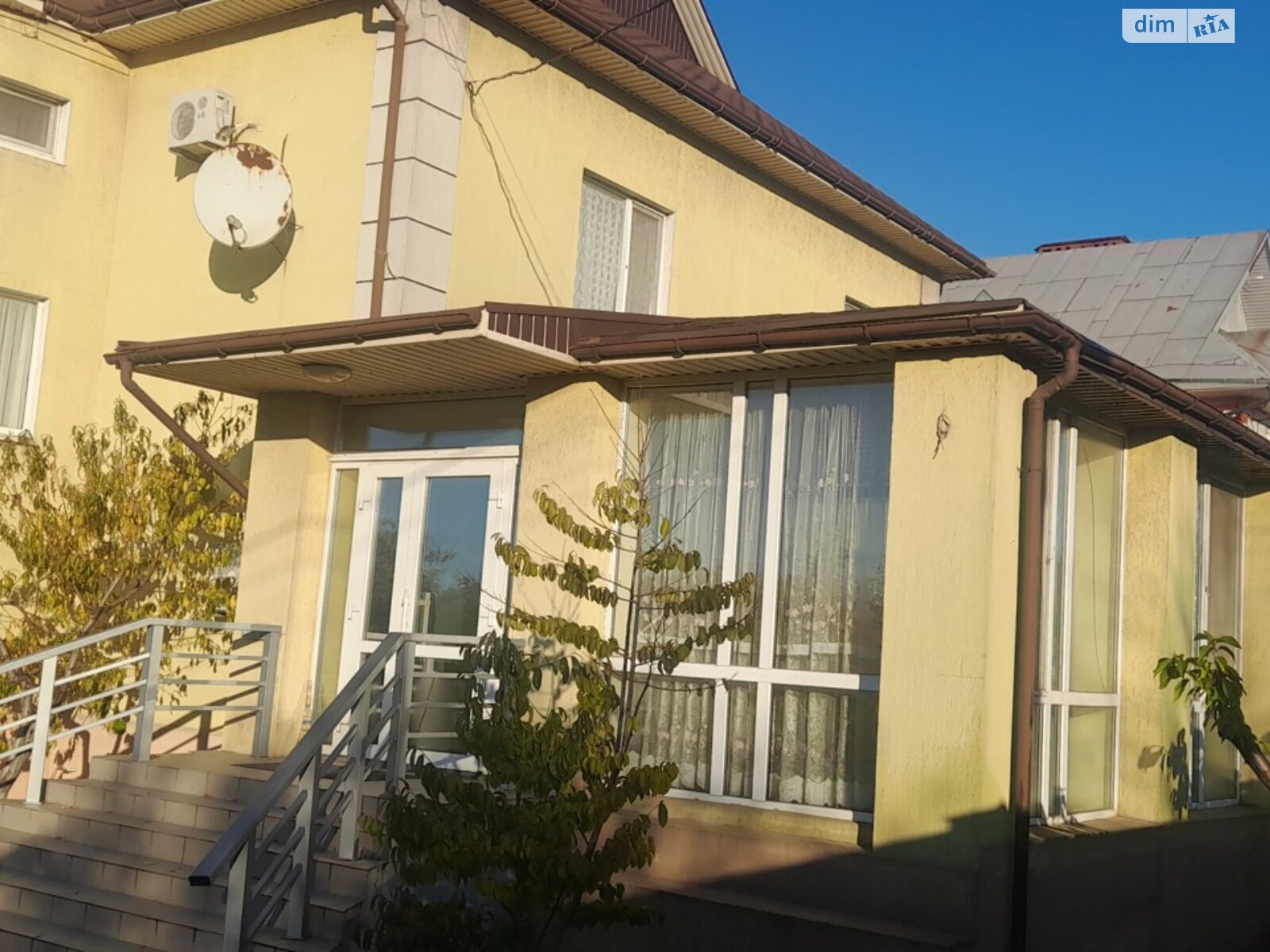 двухэтажный дом с верандой, 360 кв. м, кирпич. Сдается помесячно в Вольном фото 1 двухэтажный дом с верандой, 360 кв. м, кирпич. Сдается помесячно в Вольном фото 1