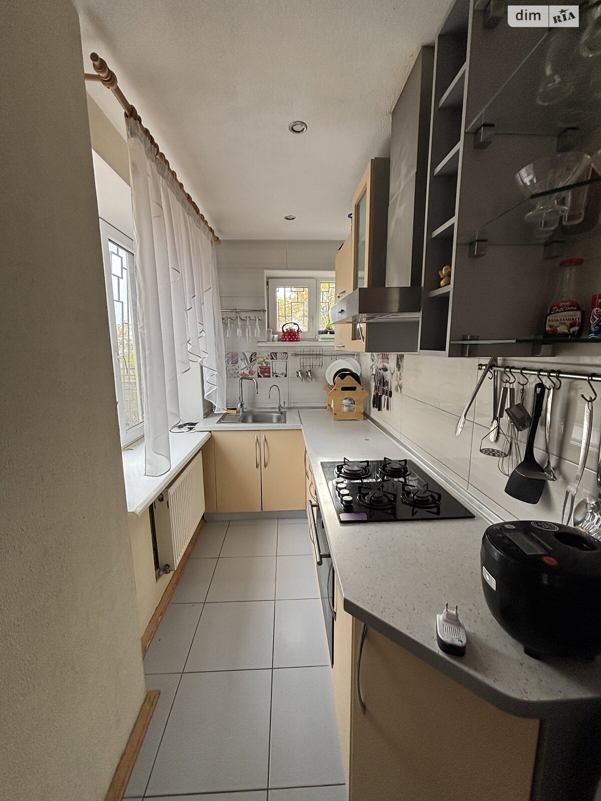 триповерховий будинок з верандою, 140 кв. м, кирпич. Здається помісячно в Волоському фото 1 триповерховий будинок з верандою, 140 кв. м, кирпич. Здається помісячно в Волоському фото 1