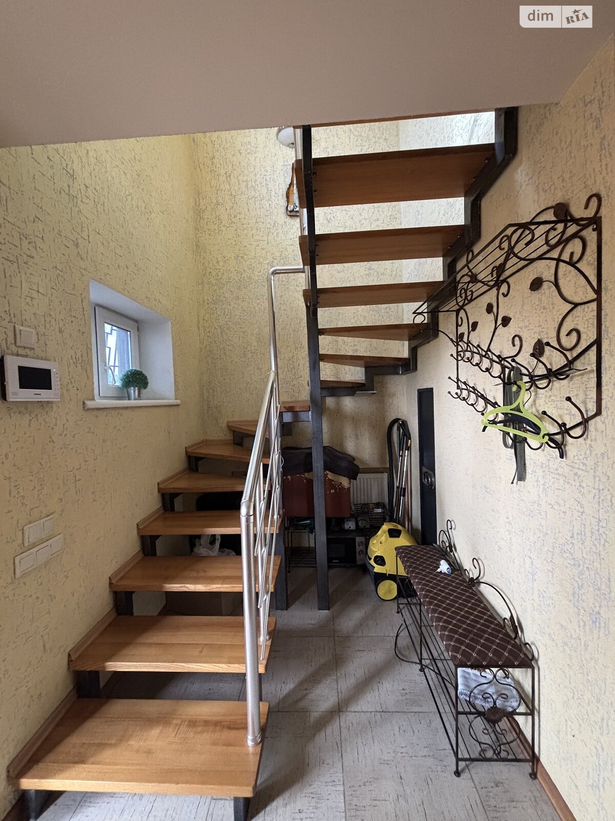 триповерховий будинок з верандою, 140 кв. м, кирпич. Здається помісячно в Волоському фото 1 триповерховий будинок з верандою, 140 кв. м, кирпич. Здається помісячно в Волоському фото 1