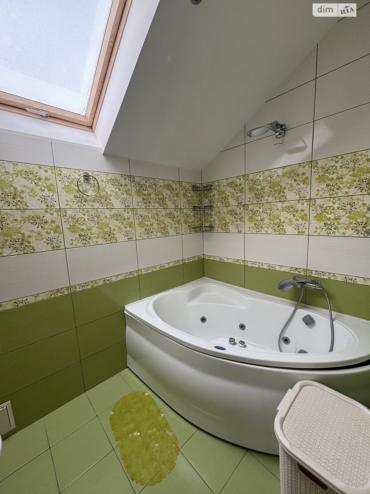 триповерховий будинок з верандою, 140 кв. м, кирпич. Здається помісячно в Волоському фото 1 триповерховий будинок з верандою, 140 кв. м, кирпич. Здається помісячно в Волоському фото 1