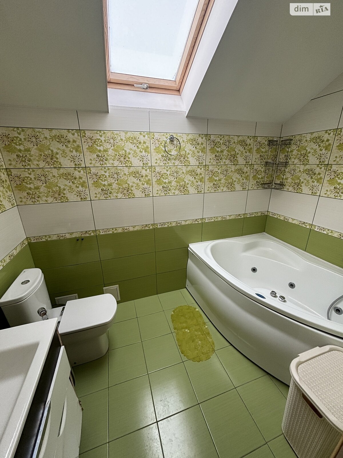 триповерховий будинок з верандою, 140 кв. м, кирпич. Здається помісячно в Волоському фото 1 триповерховий будинок з верандою, 140 кв. м, кирпич. Здається помісячно в Волоському фото 1