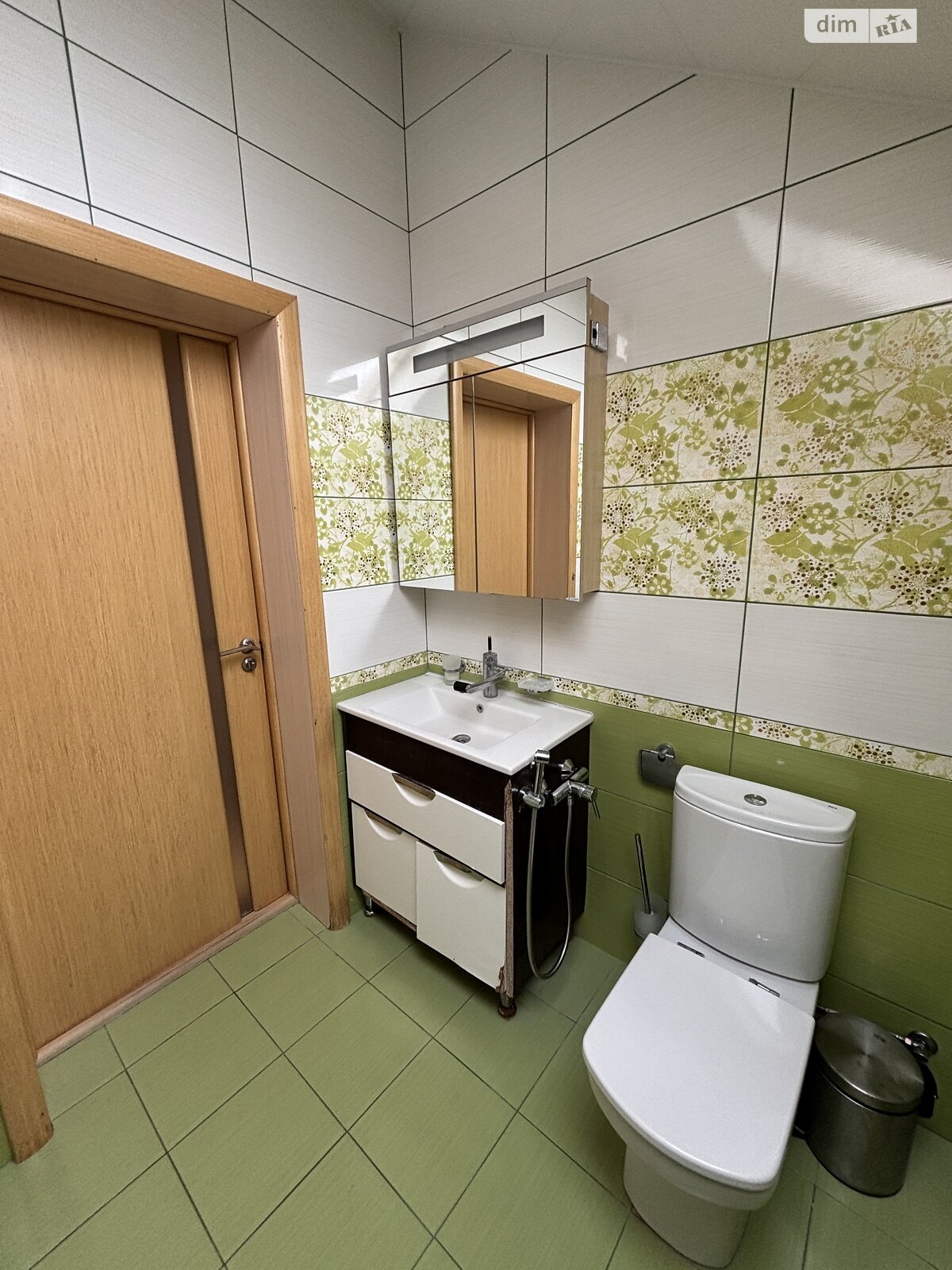 триповерховий будинок з верандою, 140 кв. м, кирпич. Здається помісячно в Волоському фото 1 триповерховий будинок з верандою, 140 кв. м, кирпич. Здається помісячно в Волоському фото 1