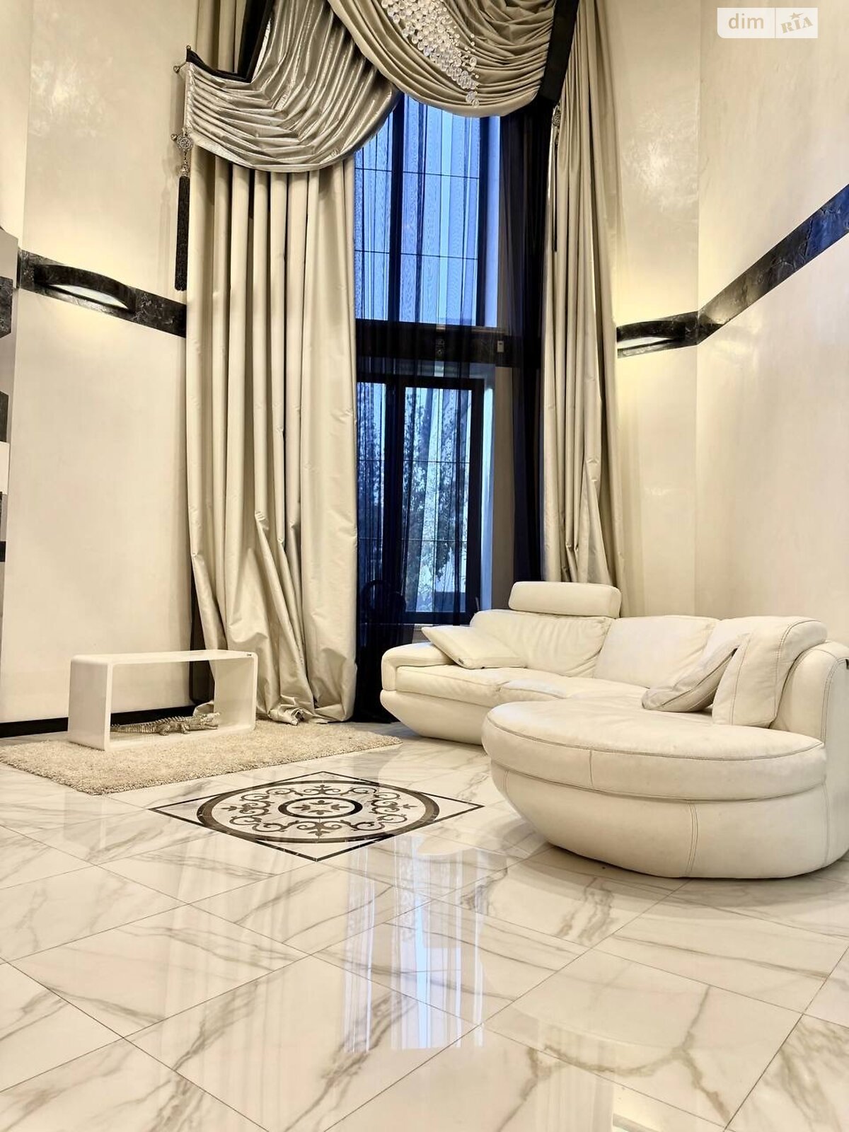 триповерховий будинок з гаражем, 350 кв. м, цегла. Здається помісячно в Ворзелі фото 1