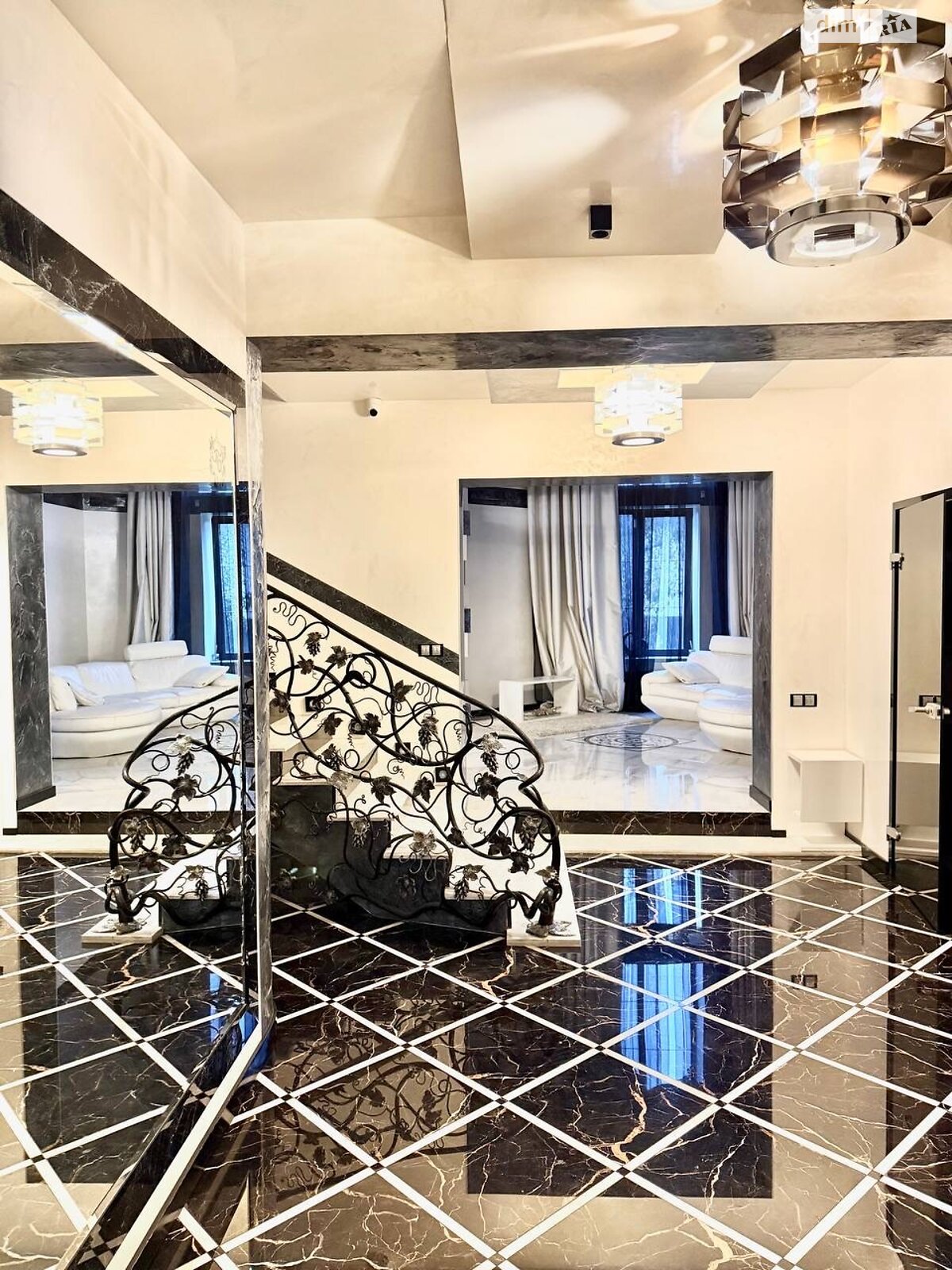 триповерховий будинок з гаражем, 350 кв. м, цегла. Здається помісячно в Ворзелі фото 1