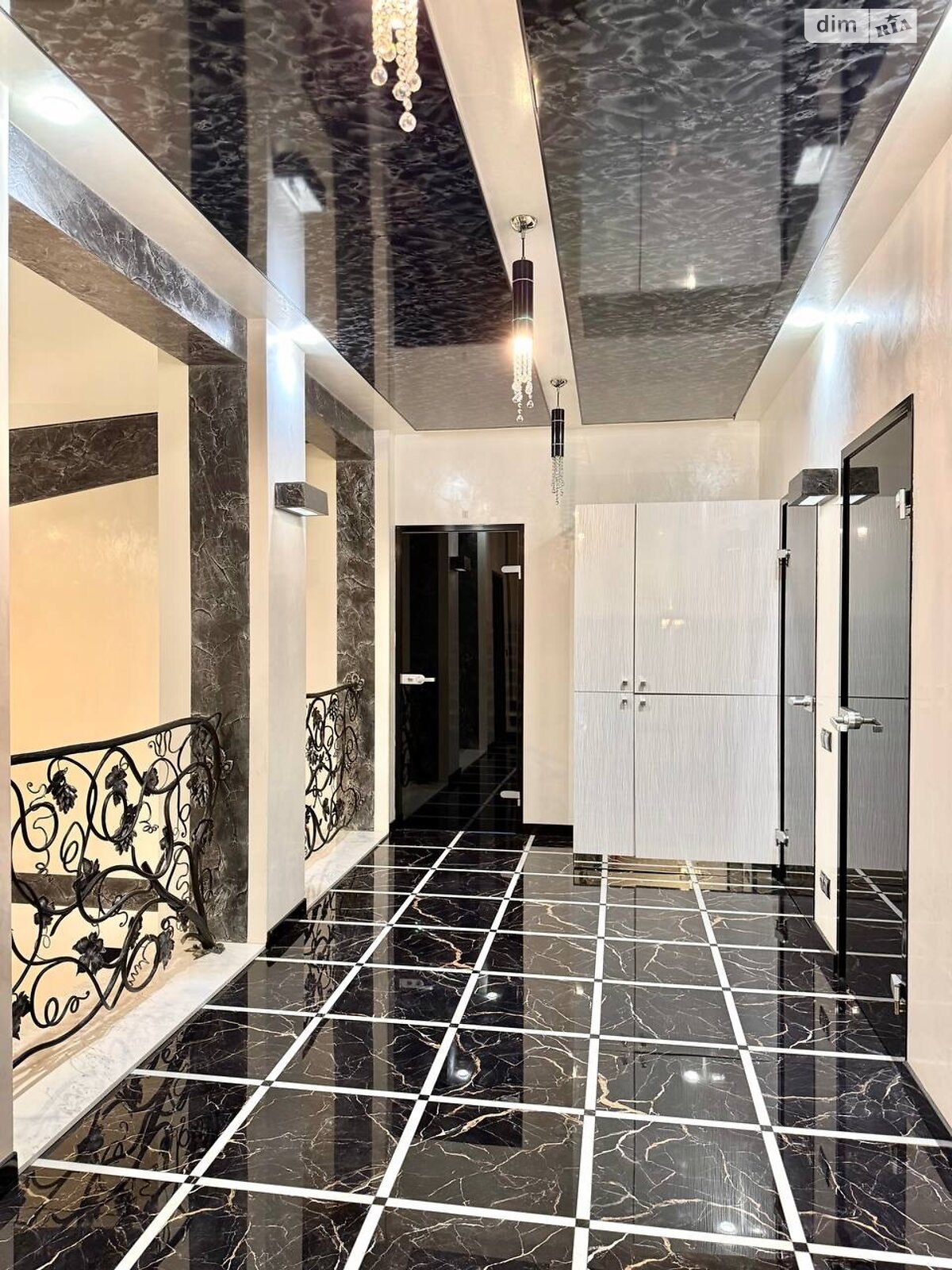 триповерховий будинок з гаражем, 350 кв. м, цегла. Здається помісячно в Ворзелі фото 1