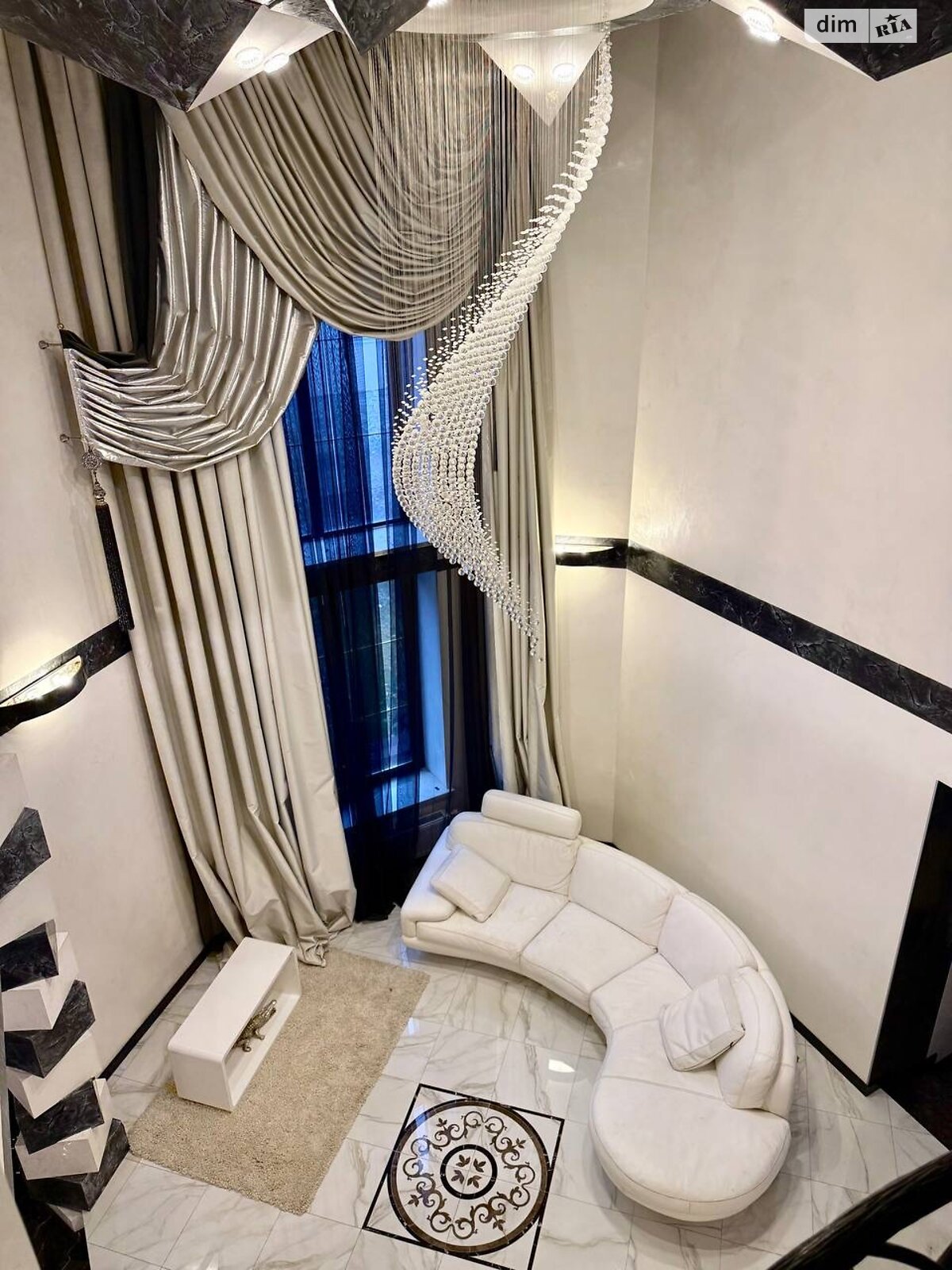 триповерховий будинок з гаражем, 350 кв. м, цегла. Здається помісячно в Ворзелі фото 1