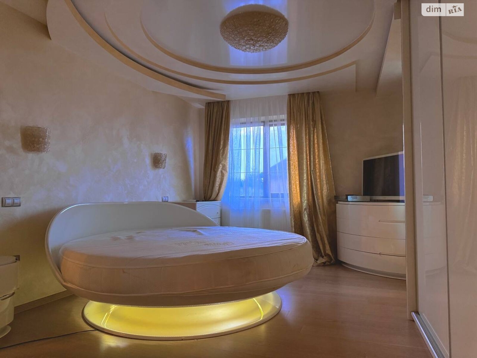 триповерховий будинок з гаражем, 350 кв. м, цегла. Здається помісячно в Ворзелі фото 1