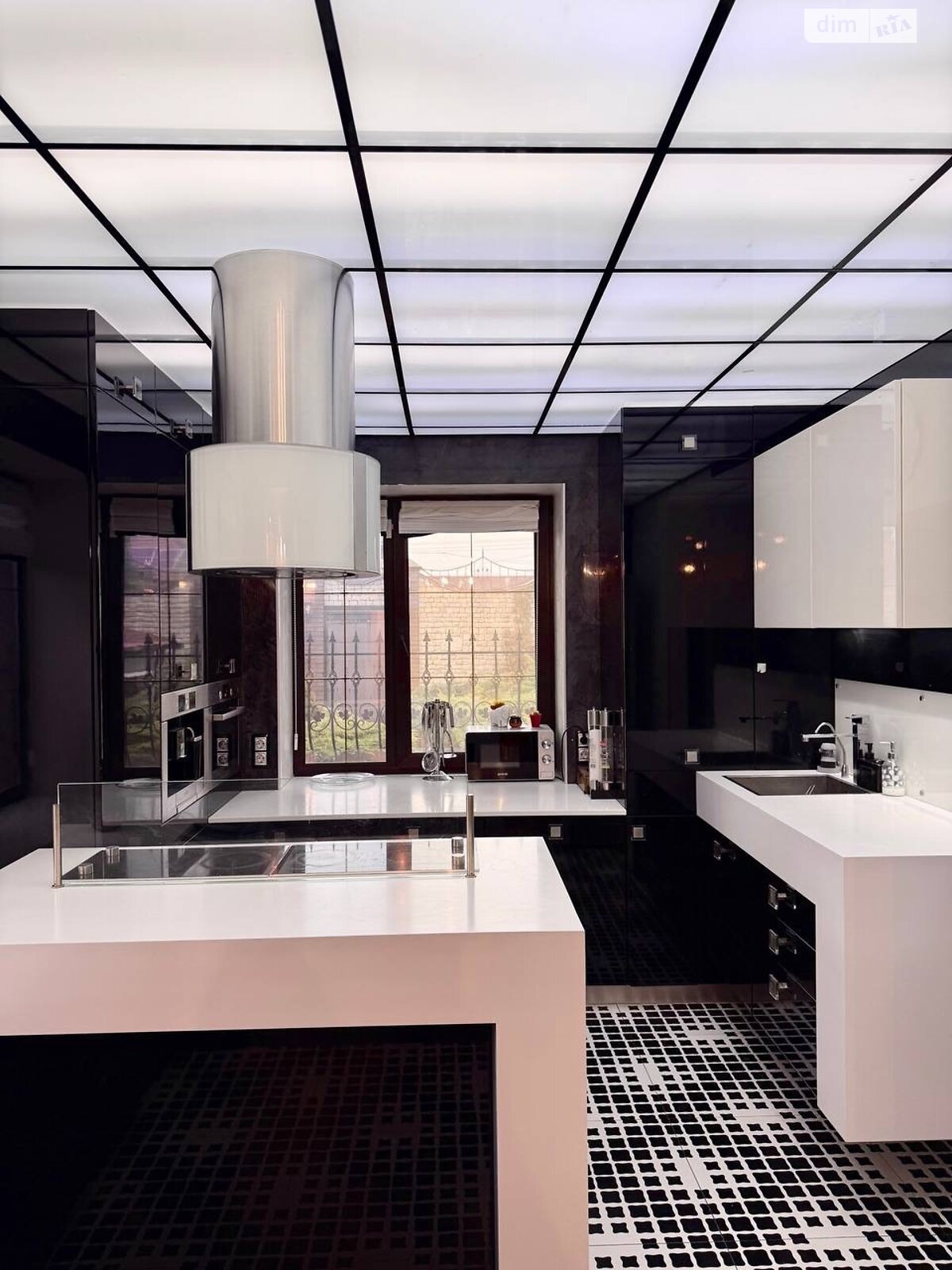 триповерховий будинок з гаражем, 350 кв. м, цегла. Здається помісячно в Ворзелі фото 1