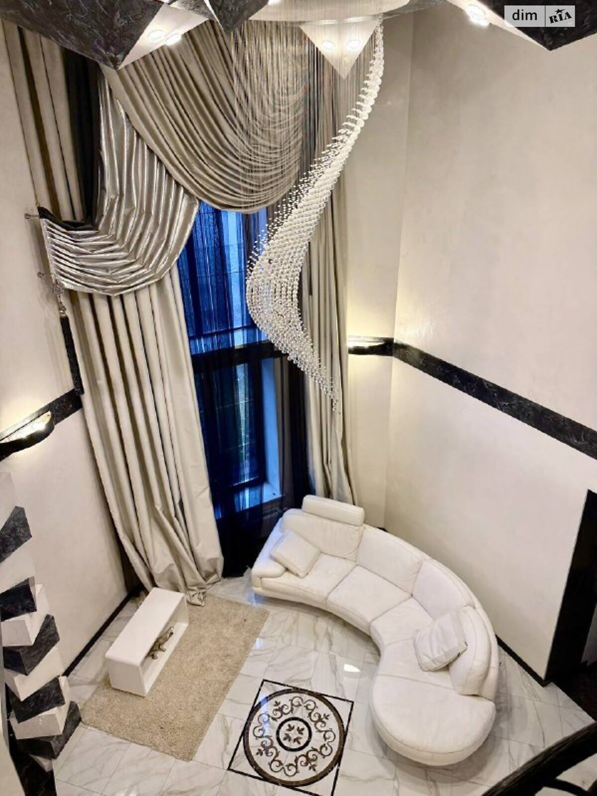 триповерховий будинок з гаражем, 350 кв. м, цегла. Здається помісячно в Ворзелі фото 1