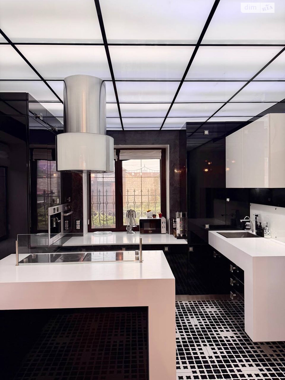 триповерховий будинок з гаражем, 350 кв. м, цегла. Здається помісячно в Ворзелі фото 1