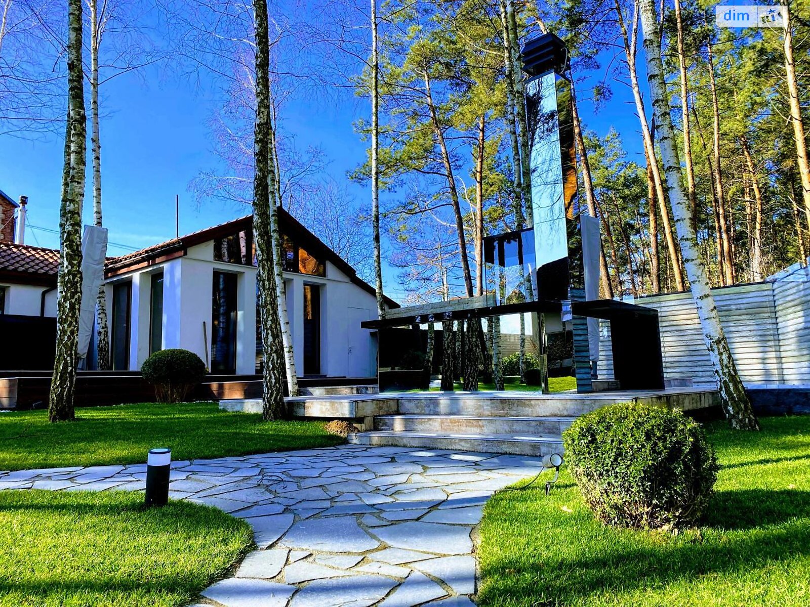 двухэтажный дом с балконом, 244 кв. м, кирпич. Сдается помесячно в Забырье фото 1