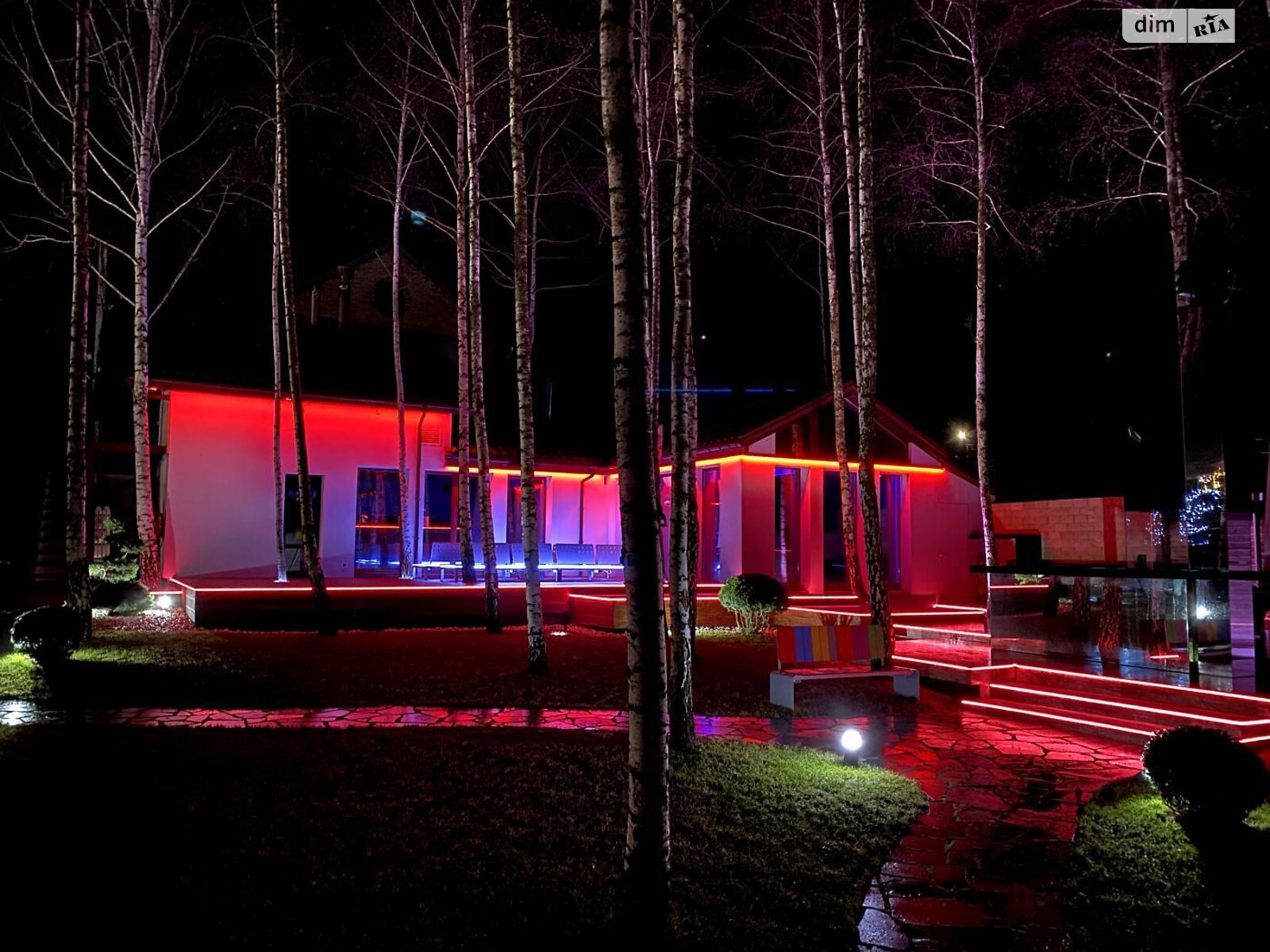 двухэтажный дом с балконом, 244 кв. м, кирпич. Сдается помесячно в Забырье фото 1