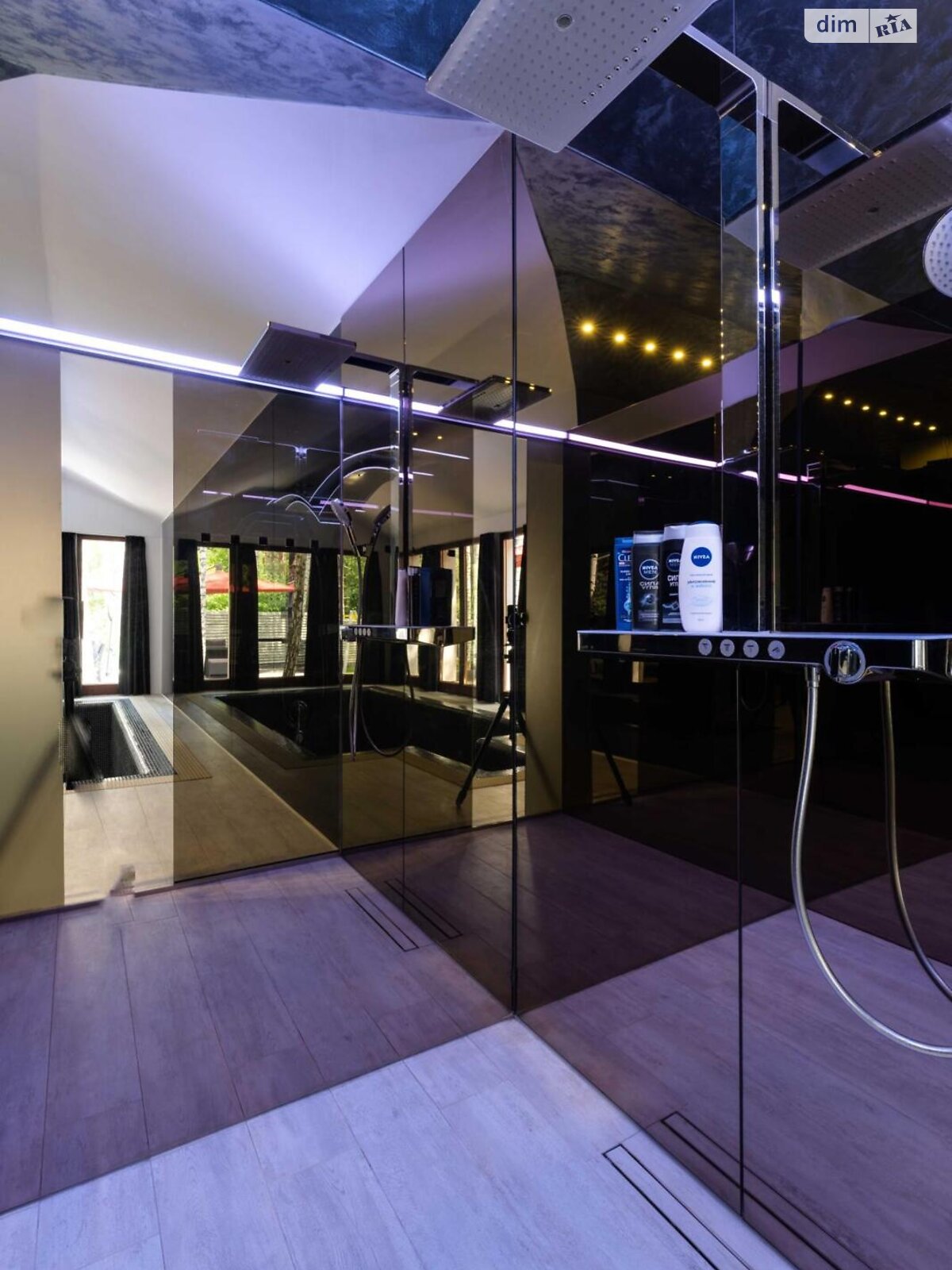 двухэтажный дом с балконом, 244 кв. м, кирпич. Сдается помесячно в Забырье фото 1