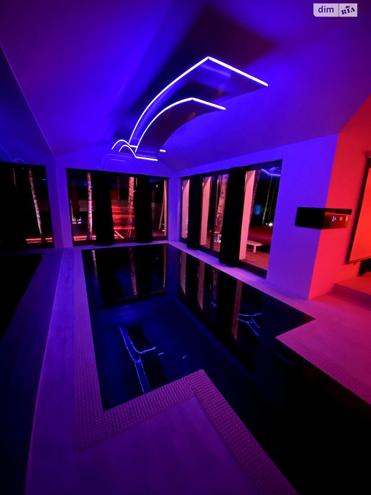 двухэтажный дом с балконом, 244 кв. м, кирпич. Сдается помесячно в Забырье фото 1