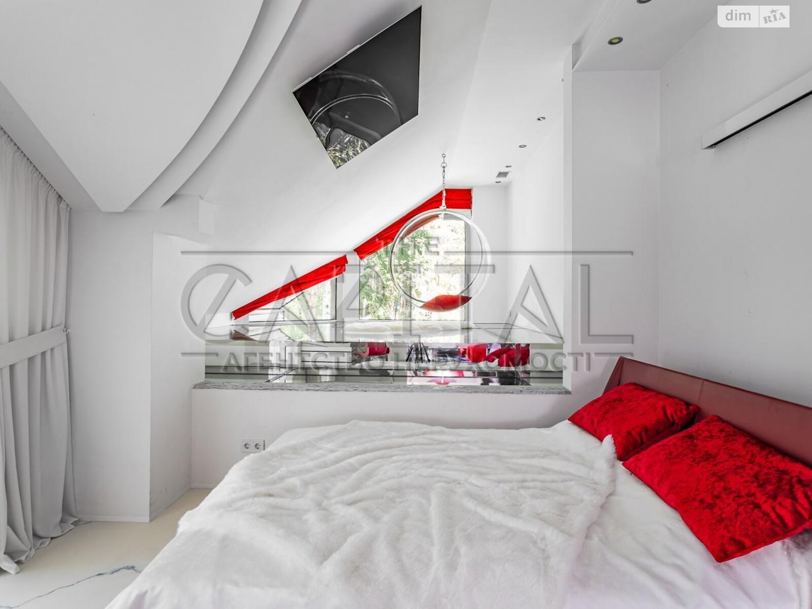 двухэтажный дом с балконом, 244 кв. м, кирпич. Сдается помесячно в Забырье фото 1