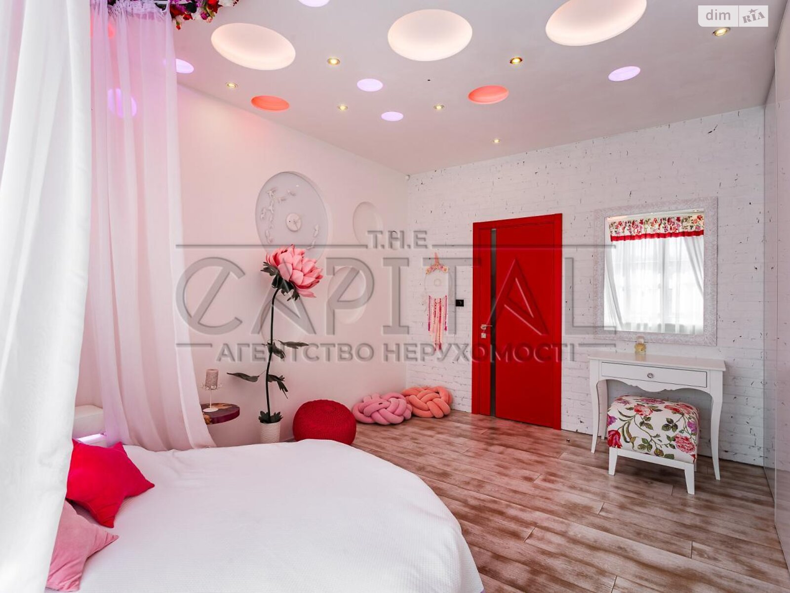 двухэтажный дом с балконом, 244 кв. м, кирпич. Сдается помесячно в Забырье фото 1